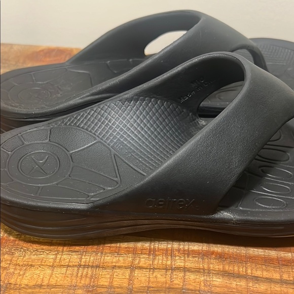 Aetrex Men’s Maui Lynco Flip Flops, Size 10 - Picture 4 of 5